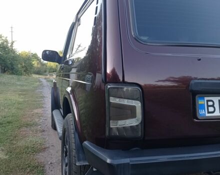 Красный ВАЗ 21214, объемом двигателя 1.7 л и пробегом 65 тыс. км за 5000 $, фото 7 на Automoto.ua