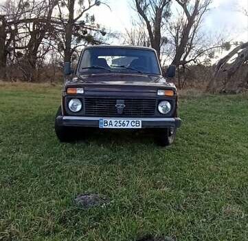 Красный ВАЗ 21214, объемом двигателя 1.7 л и пробегом 179 тыс. км за 3700 $, фото 2 на Automoto.ua