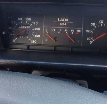 Красный ВАЗ 21214, объемом двигателя 1.7 л и пробегом 179 тыс. км за 3700 $, фото 5 на Automoto.ua