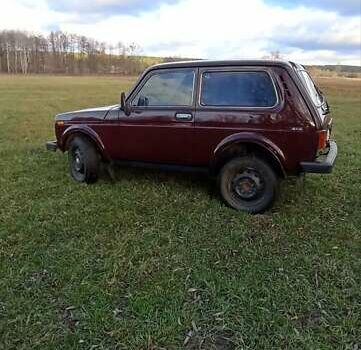 Красный ВАЗ 21214, объемом двигателя 1.7 л и пробегом 179 тыс. км за 3700 $, фото 4 на Automoto.ua