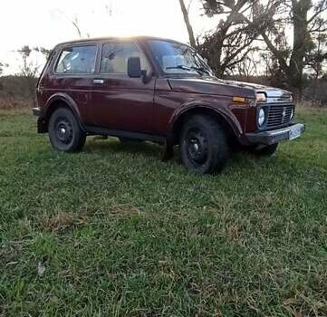 Красный ВАЗ 21214, объемом двигателя 1.7 л и пробегом 179 тыс. км за 3700 $, фото 3 на Automoto.ua