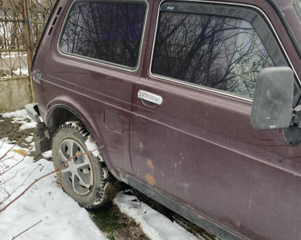 Красный ВАЗ 21214, объемом двигателя 1.7 л и пробегом 133 тыс. км за 4000 $, фото 3 на Automoto.ua