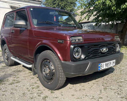 Красный ВАЗ 21214, объемом двигателя 1.7 л и пробегом 100 тыс. км за 4600 $, фото 1 на Automoto.ua