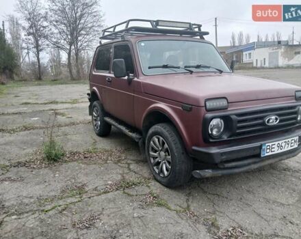 Красный ВАЗ 21214, объемом двигателя 1.7 л и пробегом 150 тыс. км за 4500 $, фото 2 на Automoto.ua