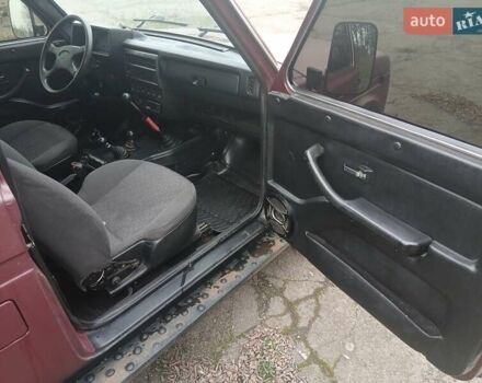 Красный ВАЗ 21214, объемом двигателя 1.7 л и пробегом 150 тыс. км за 4500 $, фото 8 на Automoto.ua