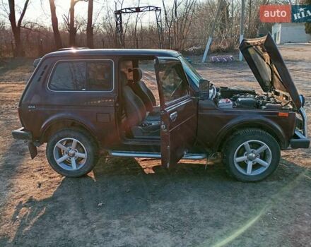 Красный ВАЗ 21214, объемом двигателя 1.7 л и пробегом 109 тыс. км за 3500 $, фото 4 на Automoto.ua