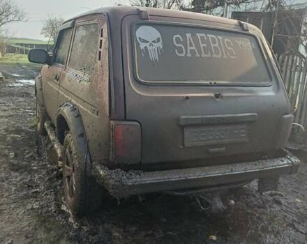 Красный ВАЗ 21214, объемом двигателя 1.69 л и пробегом 200 тыс. км за 4500 $, фото 2 на Automoto.ua