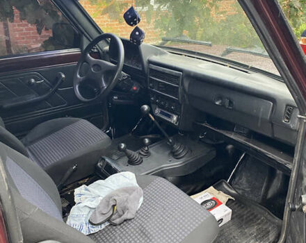 Красный ВАЗ 21214, объемом двигателя 1.7 л и пробегом 184 тыс. км за 3800 $, фото 11 на Automoto.ua