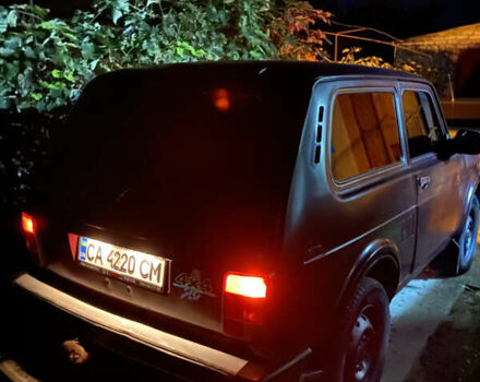 Красный ВАЗ 21214, объемом двигателя 1.7 л и пробегом 184 тыс. км за 3800 $, фото 6 на Automoto.ua