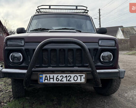 Красный ВАЗ 21214, объемом двигателя 1.69 л и пробегом 80 тыс. км за 3500 $, фото 2 на Automoto.ua