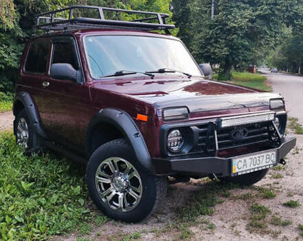 Красный ВАЗ 21214, объемом двигателя 1.7 л и пробегом 49 тыс. км за 6400 $, фото 4 на Automoto.ua