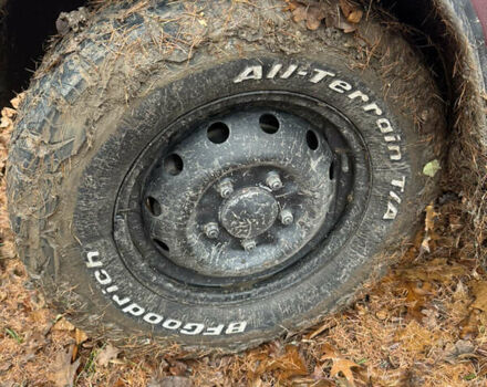 Красный ВАЗ 21214, объемом двигателя 1.7 л и пробегом 100 тыс. км за 4400 $, фото 2 на Automoto.ua