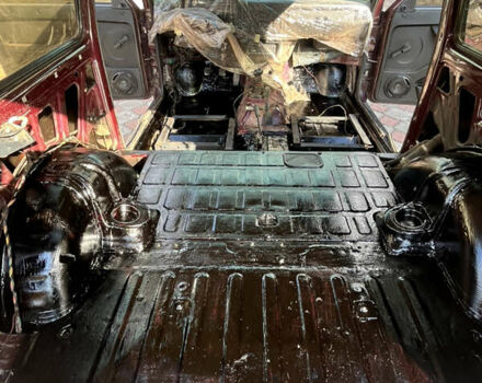 Красный ВАЗ 21214, объемом двигателя 1.7 л и пробегом 196 тыс. км за 2600 $, фото 5 на Automoto.ua