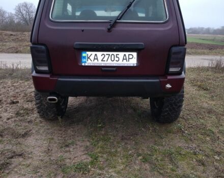 Красный ВАЗ 21214, объемом двигателя 1.7 л и пробегом 223 тыс. км за 3500 $, фото 4 на Automoto.ua