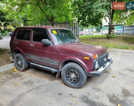 Красный ВАЗ 21214, объемом двигателя 1.7 л и пробегом 93 тыс. км за 4950 $, фото 4 на Automoto.ua