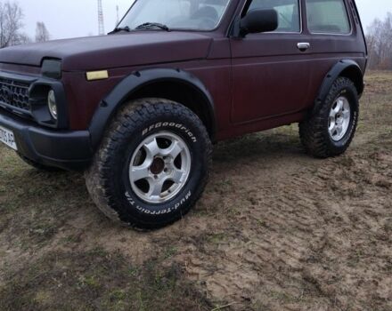 Красный ВАЗ 21214, объемом двигателя 1.7 л и пробегом 223 тыс. км за 3500 $, фото 3 на Automoto.ua