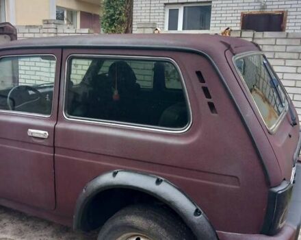 Красный ВАЗ 21214, объемом двигателя 1.69 л и пробегом 230 тыс. км за 3500 $, фото 2 на Automoto.ua