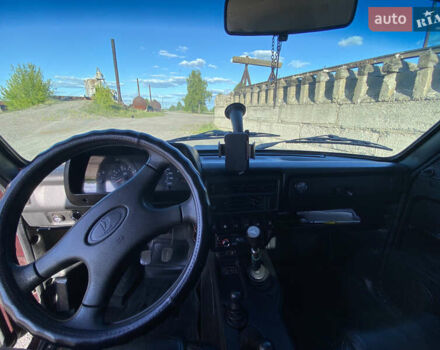 Красный ВАЗ 21214, объемом двигателя 1.69 л и пробегом 71 тыс. км за 5000 $, фото 3 на Automoto.ua