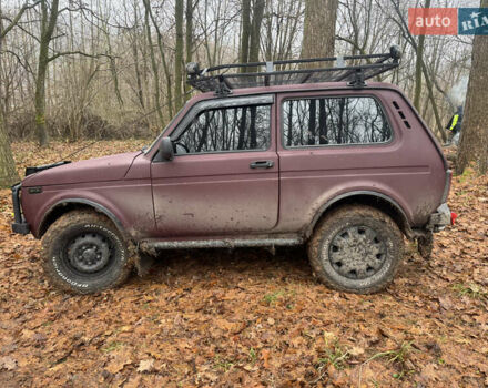 Красный ВАЗ 21214, объемом двигателя 1.7 л и пробегом 100 тыс. км за 4400 $, фото 4 на Automoto.ua