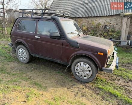 Красный ВАЗ 21214, объемом двигателя 1.7 л и пробегом 123 тыс. км за 4800 $, фото 1 на Automoto.ua