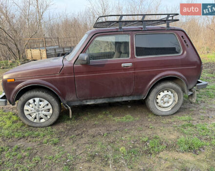 Красный ВАЗ 21214, объемом двигателя 1.7 л и пробегом 123 тыс. км за 4800 $, фото 2 на Automoto.ua