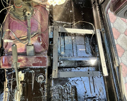 Красный ВАЗ 21214, объемом двигателя 1.7 л и пробегом 196 тыс. км за 2600 $, фото 3 на Automoto.ua