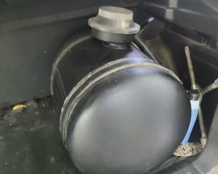 Красный ВАЗ 21214, объемом двигателя 1.7 л и пробегом 93 тыс. км за 4950 $, фото 7 на Automoto.ua