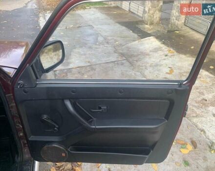 Красный ВАЗ 21214, объемом двигателя 1.69 л и пробегом 142 тыс. км за 5200 $, фото 4 на Automoto.ua