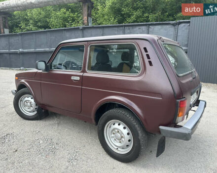 Красный ВАЗ 21214, объемом двигателя 1.69 л и пробегом 239 тыс. км за 3700 $, фото 17 на Automoto.ua