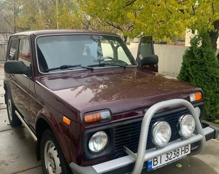 Красный ВАЗ 21214, объемом двигателя 1.69 л и пробегом 142 тыс. км за 5200 $, фото 1 на Automoto.ua