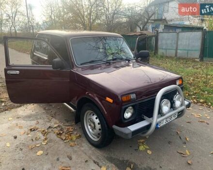 Красный ВАЗ 21214, объемом двигателя 1.69 л и пробегом 142 тыс. км за 5200 $, фото 10 на Automoto.ua