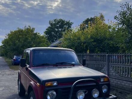 Красный ВАЗ 21214, объемом двигателя 1.7 л и пробегом 120 тыс. км за 2600 $, фото 1 на Automoto.ua