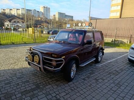 Красный ВАЗ 21214, объемом двигателя 1.7 л и пробегом 220 тыс. км за 2300 $, фото 1 на Automoto.ua