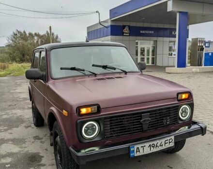 Красный ВАЗ 21214, объемом двигателя 1.7 л и пробегом 125 тыс. км за 2999 $, фото 1 на Automoto.ua