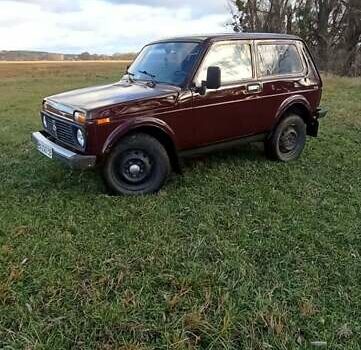 Красный ВАЗ 21214, объемом двигателя 1.7 л и пробегом 179 тыс. км за 3700 $, фото 1 на Automoto.ua