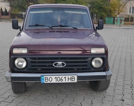 Красный ВАЗ 21214, объемом двигателя 1.7 л и пробегом 250 тыс. км за 3800 $, фото 1 на Automoto.ua