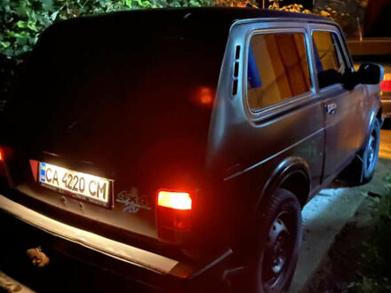 Красный ВАЗ 21214, объемом двигателя 1.7 л и пробегом 184 тыс. км за 3800 $, фото 1 на Automoto.ua