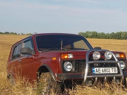 ВАЗ 21214 2010 у Олександрівка на Automoto.ua Червоний ВАЗ 21214, об'ємом двигуна 1.69 л та пробігом 109 тис. км за 4200 $, фото 1 на Automoto.ua
