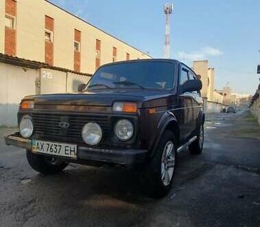 Красный ВАЗ 21214, объемом двигателя 1.69 л и пробегом 105 тыс. км за 3500 $, фото 1 на Automoto.ua