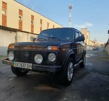 Красный ВАЗ 21214, объемом двигателя 1.69 л и пробегом 105 тыс. км за 3500 $, фото 1 на Automoto.ua