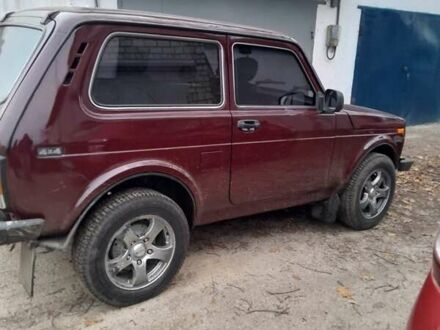 Красный ВАЗ 21214, объемом двигателя 1.7 л и пробегом 291 тыс. км за 3700 $, фото 1 на Automoto.ua