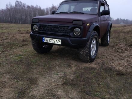 Красный ВАЗ 21214, объемом двигателя 1.7 л и пробегом 223 тыс. км за 3500 $, фото 1 на Automoto.ua