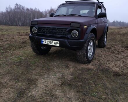 Красный ВАЗ 21214, объемом двигателя 1.7 л и пробегом 223 тыс. км за 3500 $, фото 1 на Automoto.ua