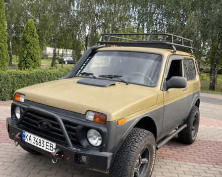 Красный ВАЗ 21214, объемом двигателя 1.69 л и пробегом 200 тыс. км за 2800 $, фото 1 на Automoto.ua