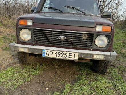 Красный ВАЗ 21214, объемом двигателя 1.7 л и пробегом 123 тыс. км за 5200 $, фото 1 на Automoto.ua