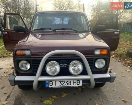 Красный ВАЗ 21214, объемом двигателя 1.69 л и пробегом 142 тыс. км за 5200 $, фото 1 на Automoto.ua