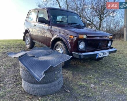 Красный ВАЗ 21214, объемом двигателя 1.69 л и пробегом 45 тыс. км за 5100 $, фото 1 на Automoto.ua