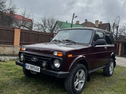 Красный ВАЗ 21214, объемом двигателя 1.69 л и пробегом 156 тыс. км за 5500 $, фото 1 на Automoto.ua