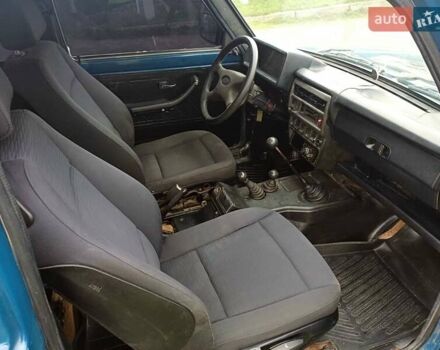 Синий ВАЗ 21214, объемом двигателя 1.7 л и пробегом 186 тыс. км за 3200 $, фото 5 на Automoto.ua