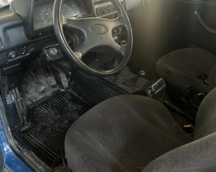 Синій ВАЗ 21214, об'ємом двигуна 1.7 л та пробігом 390 тис. км за 2800 $, фото 3 на Automoto.ua